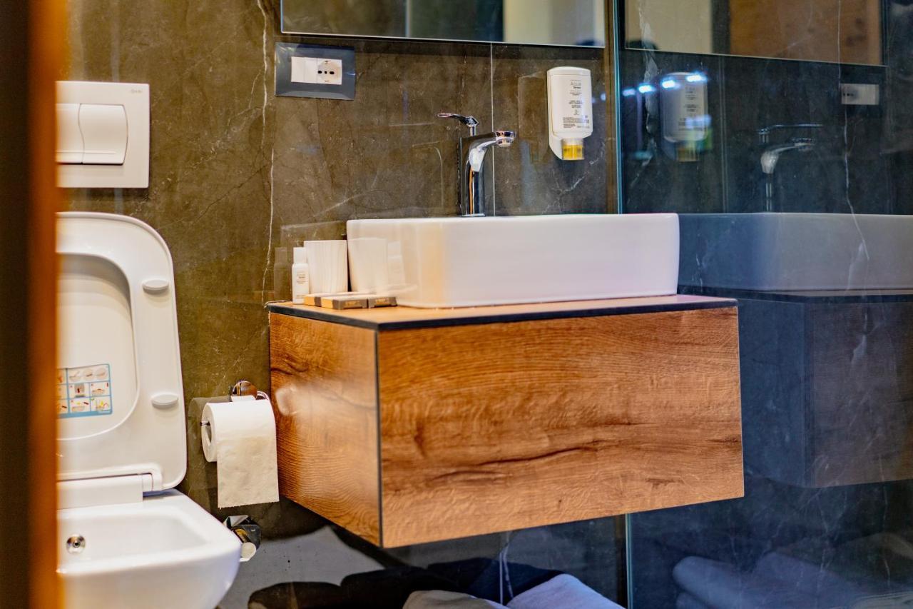 Ador Hotel Priştine Dış mekan fotoğraf