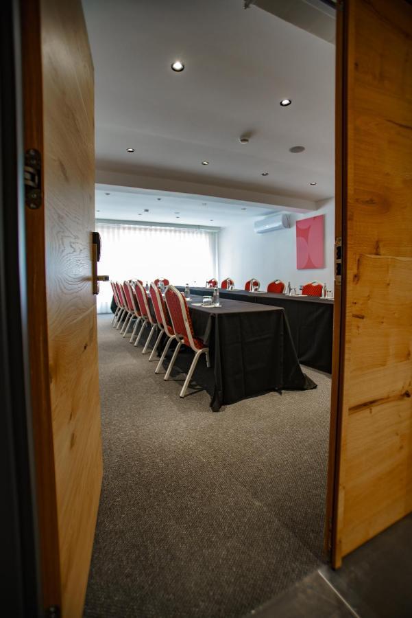 Ador Hotel Priştine Dış mekan fotoğraf